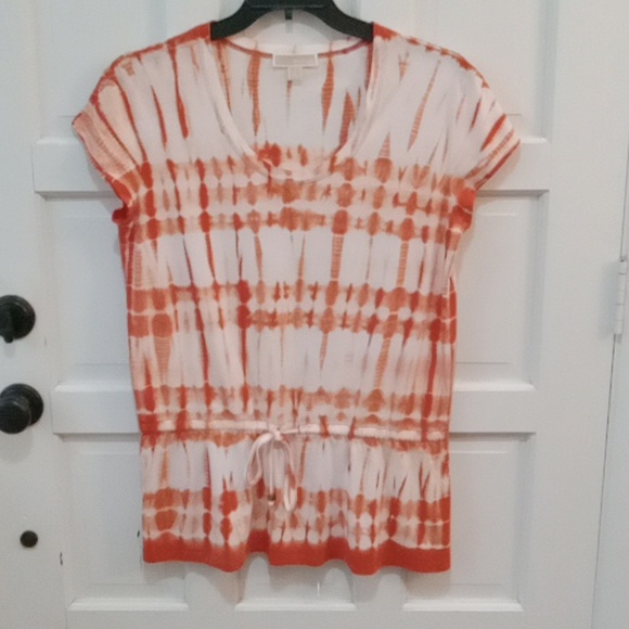 MICHAEL Michael Kors Tops - Michael Kors Tie-dye T-shirt Drawstring waist, size L ✨️HP✨️